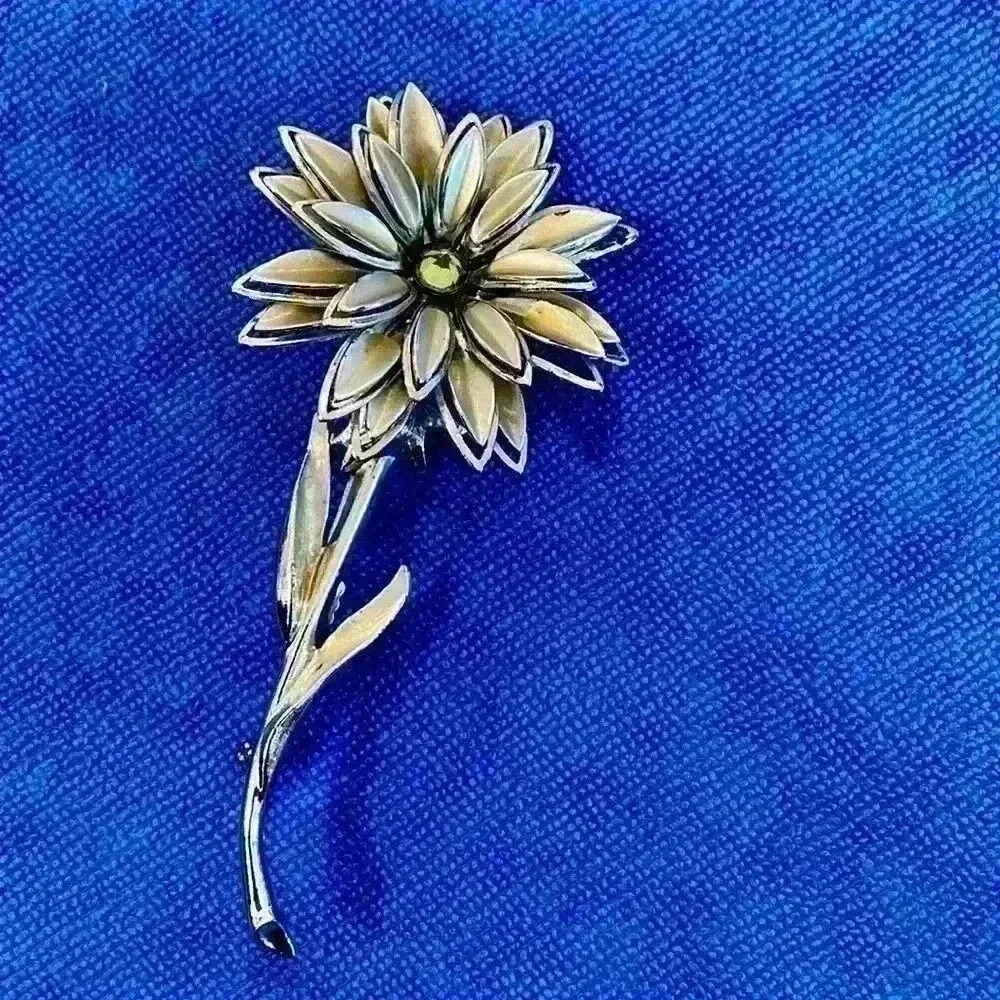 Flower Pin 🌸